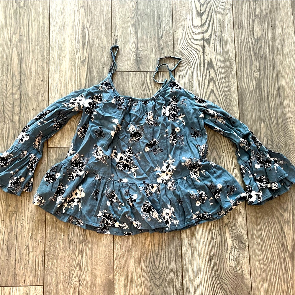 Lulus blue black floral top